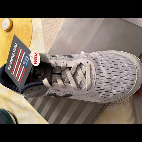 New Balance 847v4 Mens - Picture 3 of 6